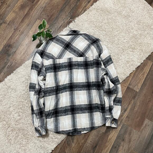 Aeropostale Size Small Oversized Cream Black Plaid Button Front Shacket Jacket - Picture 6 of 6